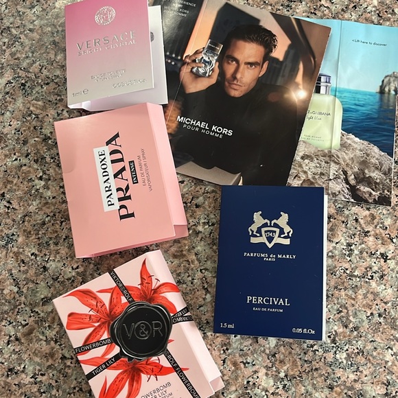 Beauty samples bundle - Picture 2 of 4